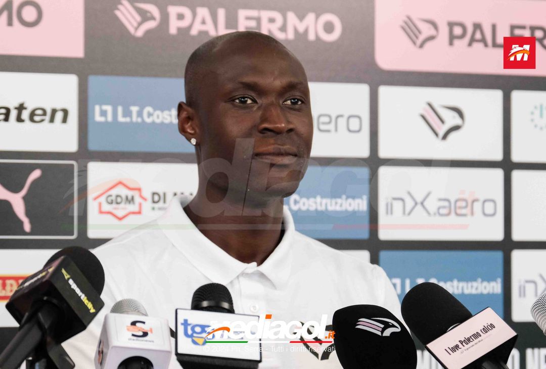 FOTO PALERMO, la presentazione di Alfred Gomis in conferenza (Gallery) - immagine 11