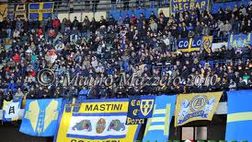 Crotone, sassi contro pullman tifosi Verona