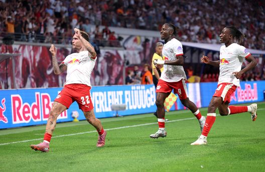 LEIPZIG, GERMANY - SEPTEMBER 20: David Raum of RB Leipzig celebrates scoring his team's third goal with teammates Johan Bakayoko and Yan Diomande (R) during the Bundesliga match between RB Leipzig and 1. FC Köln at Red Bull Arena on September 20, 2025 in Leipzig, Germany. (Photo by Maja Hitij/Getty Images)