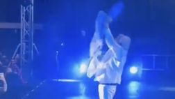 Il Napoli è capolista! Nino D’Angelo canta ed esulta così al suo concerto