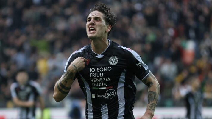 UDINE, ITALY - NOVEMBER 01: Nicolò Zaniolo of Udinese celebrates scoring his team's first goal during the Serie A match between Udinese Calcio and Atalanta BC at Stadio Friuli on November 01, 2025 in Udine, Italy. (Photo by Timothy Rogers/Getty Images) Chi gioca nell’Udinese, la probabile contro la Roma: Zaniolo, Buksa, Bertola, Ekkelenkamp… - immagine 1