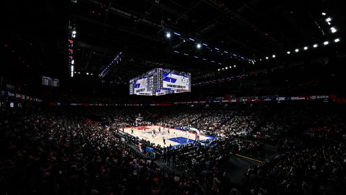 MACAU, MACAU - OCTOBER 12: General view of The Venetian Arena during the NBA China Games 2025 between Brooklyn Nets and Phoenix Suns at The Venetian Macao on October 12, 2025 in Macau, Macau. NOTE TO USER: User expressly acknowledges and agrees that, by downloading and/or using this Photograph, user is consenting to the terms and conditions of the Getty Images License Agreement. (Photo by Zhizhao Wu/Getty Images) NBA, Boston-Philadelphia: dove vedere la partita in streaming gratis e diretta tv - immagine 1