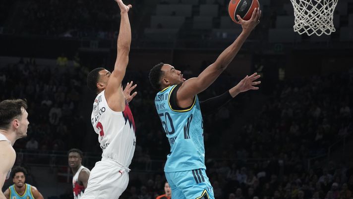 VITORIA-GASTEIZ, SPAIN - JANUARY 02: Bonzie Colson, #50 of Fenerbahce Beko Istanbul in action during the EuroLeague Regular Season Round 19 match between Baskonia Vitoria-Gasteiz and Fenerbahce Beko Istanbul at Fernando Buesa Arena on January 02, 2026 in Vitoria-Gasteiz, Spain. (Photo by L. Rico /Euroleague Basketball) Fenerbahce-Olympiacos live streaming: guida completa al match di Eurolega - immagine 1