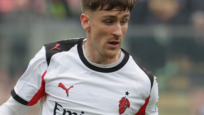 Alexis Saelemaekers (centrocampista AC Milan), qui durante Cremonese-Milan 0-2 (Serie A 2025-2026) | News (Getty Images) Saelemaekers, quale simulazione? Tifosi Inter: polemica e paura pre derby