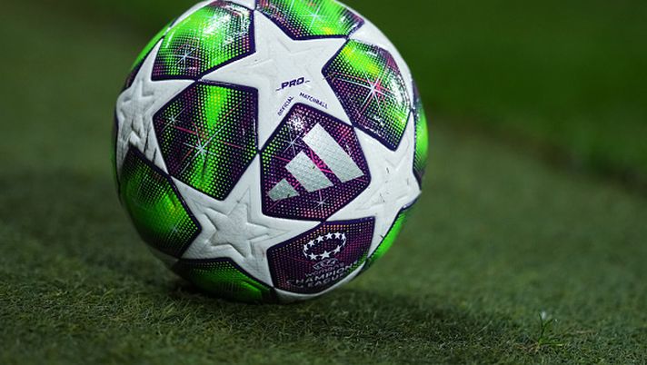 BARCELONA, SPAIN - OCTOBER 07: A general view of of the adidas UEFA Women's Champion's League match ball on the pitch prior to the UEFA Women's Champions League 2025/26 league phase match between FC Barcelona and FC Bayern Münchenat on October 07, 2025 in Barcelona, Spain. (Photo by Alex Caparros/Getty Images) Serie C, Salernitana-Trapani: dove vedere la partita in streaming gratis e diretta TV - immagine 1