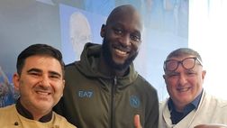 FOTO Lukaku, nasce la torta a lui dedicata: il belga in pasticceria per assaggiarla