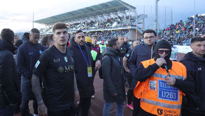 Napoli contestato, imprecazioni e cori di rabbia dei tifosi azzurri: la provocazione - immagine 1