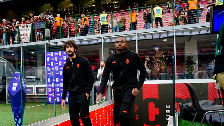 MILAN, ITALY - JUNE 04: (L-R) Yacine Adli of AC Milan and Pierre Kalulu of AC Milan attend pitch inspection prior to the Serie A match between AC MIlan and Hellas Verona at Stadio Giuseppe Meazza on June 04, 2023 in Milan, Italy. (Photo by Pier Marco Tacca/AC Milan via Getty Images)  Borsino prestiti Milan
