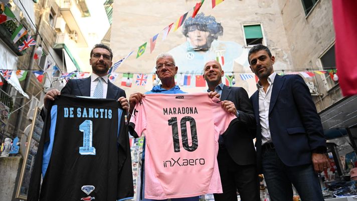 L’omaggio del Palermo a Maradona prima della sfida in Coppa Italia col Napoli - immagine 1