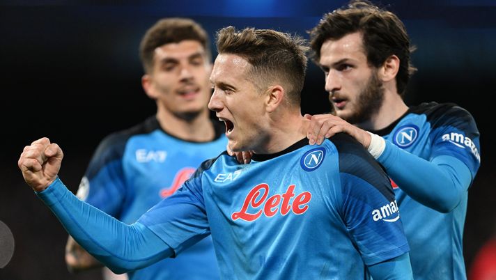 NAPLES, ITALY - MARCH 15: Piotr Zielinski of SSC Napoli celebrates with Khvicha Kvaratskhelia after scoring the team's third goal during the UEFA Champions League round of 16 leg two match between SSC Napoli and Eintracht Frankfurt at Stadio Diego Armando Maradona on March 15, 2023 in Naples, Italy. (Photo by Francesco Pecoraro/Getty Images) zielinski