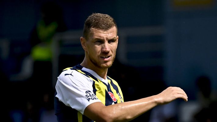 Fenerbahce, la carica di Dzeko: “Qui per vincere, il campionato non passa solo dai derby” Fenerbahce, la carica di Dzeko: “Qui per vincere, il campionato non passa solo dai derby” - immagine 1