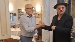 Bono Vox torna a Napoli: “Sono il vostro portafortuna! Qui per mangiare la genovese”
