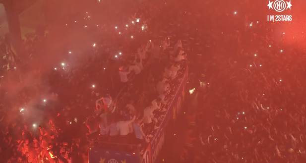 Scudetto, delirio Inter. Inzaghi: “Meritato”. Calhanoglu, Barella e Dimarco mattatori - immagine 10