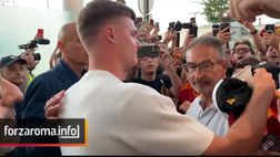 Ferguson, bagno di folla a Ciampino: tifosi in festa all’arrivo con cori da brividi