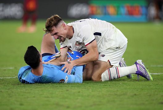 Berke Ozer e Thomas Meunier del Lille esultano dopo la vittoria contro la Roma allo Stadio Olimpico. (Foto di Paolo Bruno/Getty Images) Turchia, Ozer lascia il ritiro senza permesso e attacca Montella. Ora rischia anche una sospensione in Ligue 1- immagine 2