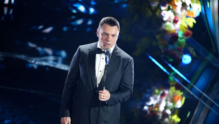 SANREMO, ITALY - FEBRUARY 06: Tiziano Ferro attends the 70° Festival di Sanremo (Sanremo Music Festival) at Teatro Ariston on February 06, 2020 in Sanremo, Italy. (Photo by Daniele Venturelli/Getty Images)  Incendi a Los Angeles, Tiziano Ferro: “Noi stiamo bene, aiuto chi è in grande difficoltà” - immagine 1