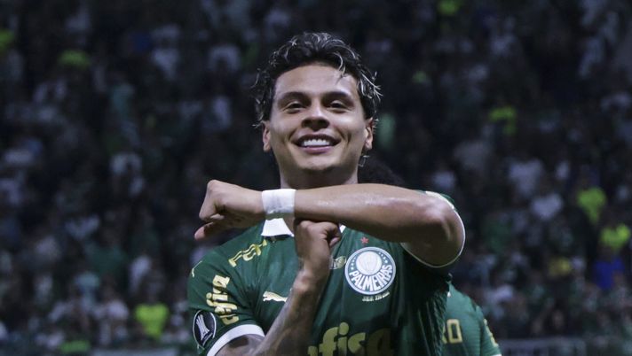 SAO PAULO, BRAZIL - MAY 15: Richard Rios of Palmeiras celebrates after scoring the first goal of his team during a Group F match between Palmeiras and Independiente del Valle as part of Copa CONMEBOL Libertadores 2024 at Allianz Parque on May 15, 2024 in Sao Paulo, Brazil. (Photo by Alexandre Schneider/Getty Images) Richard Rios frena le voci di mercato: “Nulla di concreto al momento” - immagine 1