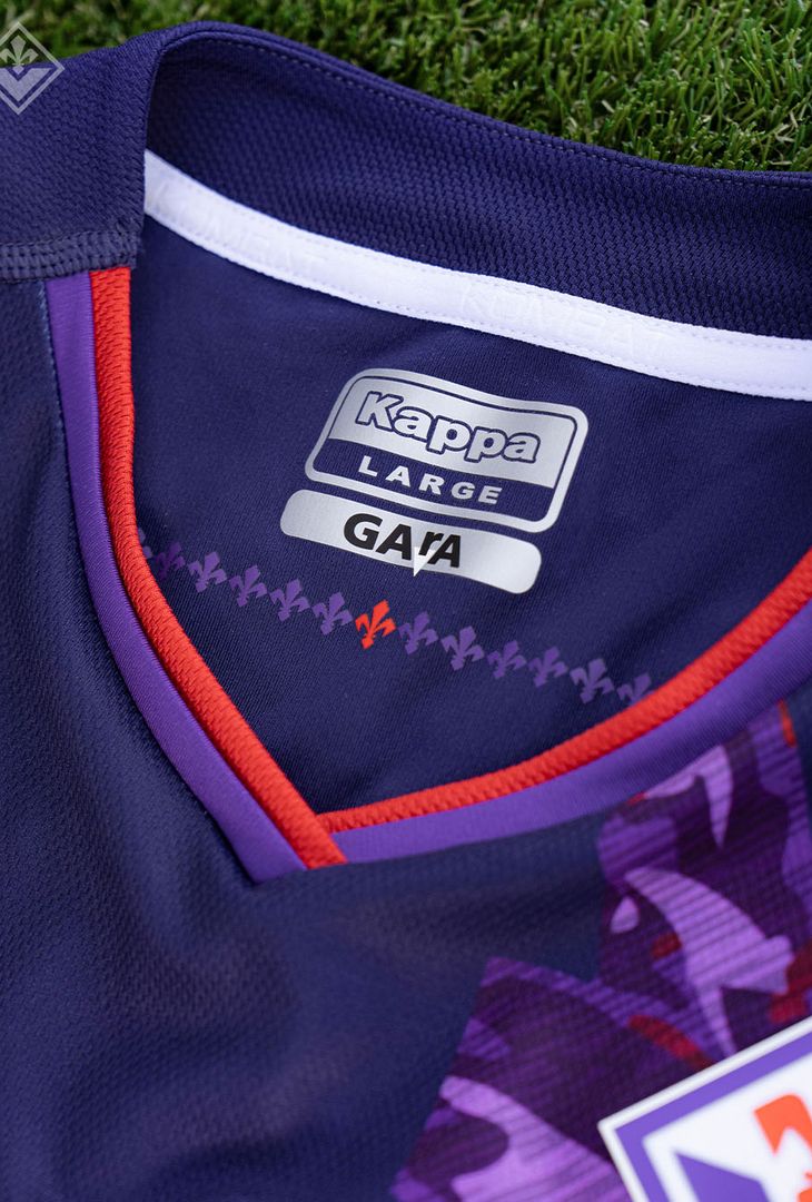 FOTO – Le migliori immagini della nuova terza maglia della Fiorentina - immagine 14