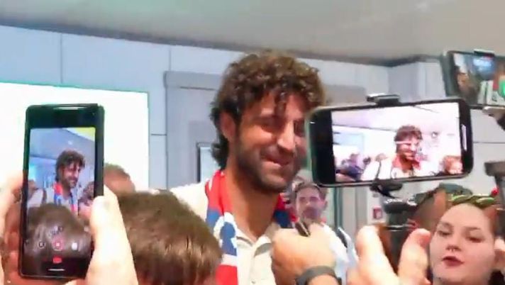 VIDEO Luperto arriva a Cagliari: “Non vedo l’ora di iniziare. Forza Casteddu!” VIDEO Luperto arriva a Cagliari: “Non vedo l’ora di iniziare. Forza Casteddu!” - immagine 1