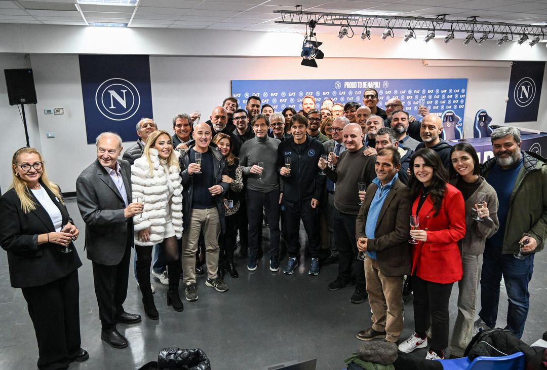 GALLERY Conte E Oriali, Brindisi Con I Giornalisti Dopo La Conferenza ...