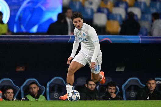 NAPOLI, ITALIA - 25 NOVEMBRE: Antonio Vergara dell'SSC Napoli durante la partita MD5 della fase di campionato UEFA Champions League 2025/26 tra SSC Napoli e Qarabag FK allo Stadio Diego Armando Maradona il 25 novembre 2025 a Napoli, Italia. (Foto di Francesco Pecoraro/Getty Images) Vergara illumina il Maradona: il Napoli scopre un talento pronto ad esplodere- immagine 2