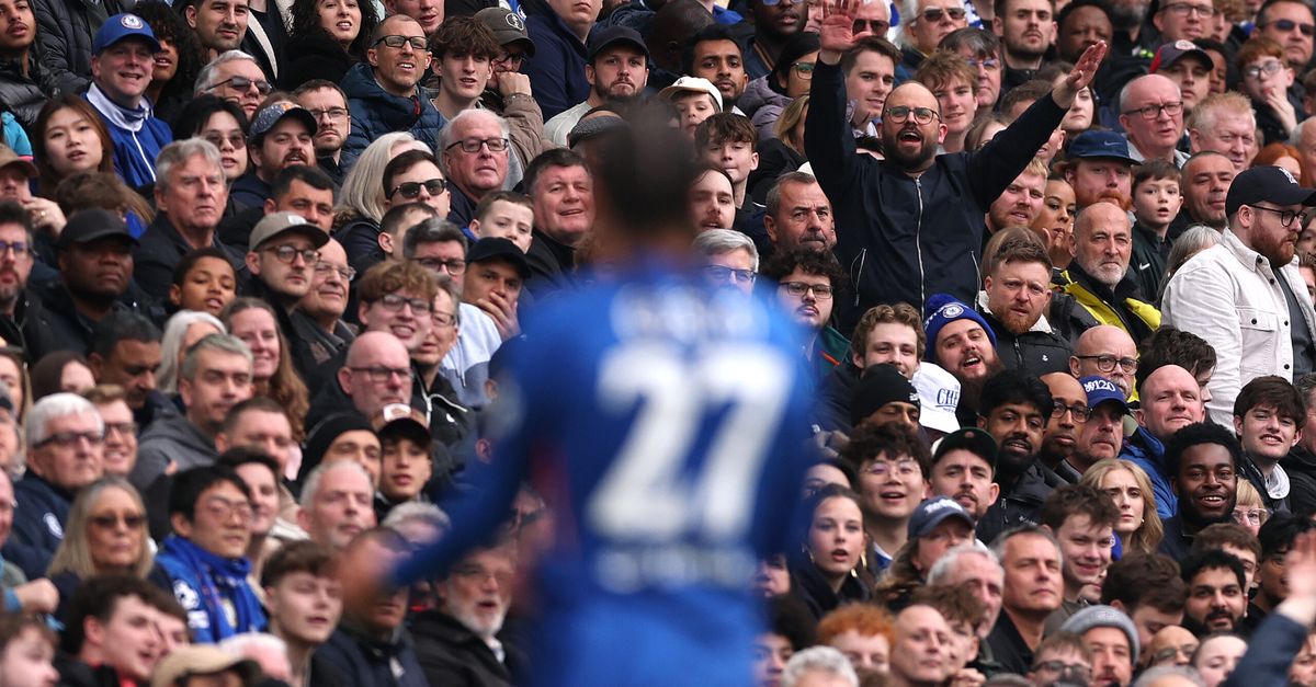 Inghilterra, sospeso un guardalinee di FA Cup indagato per misoginia