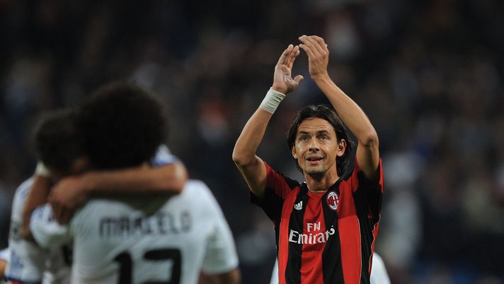 MADRID, SPAIN - OCTOBER 19: AC Milan's Filippo Inzaghi applauds visiting AC Milan fans after his side lost 2-0 to Real Madrid in the UEFA Champions League Group G match between Real Madrid and AC Milan at Estadio Santiago Bernabeu on October 19, 2010 in Madrid, Spain. (Photo by Denis Doyle/Getty Images) Milan e Real Madrid: il leggendario derby d’Europa - immagine 1