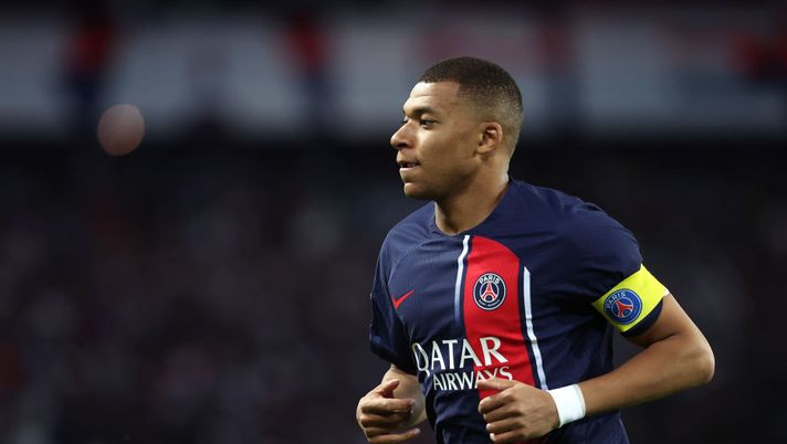PARIS, FRANCE - JUNE 03: Kylian Mbappe of Paris Saint-Germain in action during the Ligue 1 match between Paris Saint-Germain and Clermont Foot at Parc des Princes on June 03, 2023 in Paris, France. (Photo by Julian Finney/Getty Images) Mbappé lascia il PSG