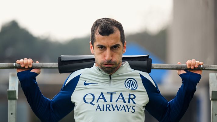 COMO, ITALY - MARCH 11: Henrikh Mkhitaryan of FC Internazionale in action during the FC Internazionale training session at BPER Training Centre at Appiano Gentile on March 11, 2026 in Como, Italy. (Photo by Mattia Pistoia - Inter/Inter via Getty Images) UFFICIALE – Inter, ecco l’esito degli esami strumentali di Mkhitaryan: il comunicato - immagine 1