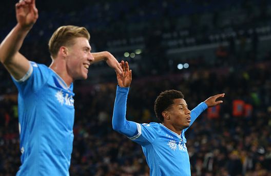 David Neres del Napoli festeggia il primo gol della sua squadra con il compagno di squadra Rasmus Hojlund durante la partita di Serie A tra AS Roma e SSC Napoli allo Stadio Olimpico il 30 novembre 2025 a Roma Serie A, tredicesimo atto: Napoli corsara a Roma, colpaccio Cremonese- immagine 3