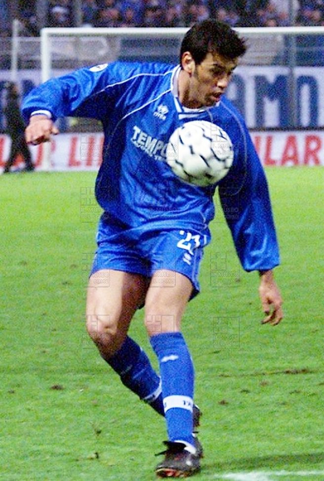 Daniel Fonseca con la maglia del Como; foto di MuseodelComo.it Daniel Fonseca: la parabola di un attaccante tra Napoli e Como- immagine 3