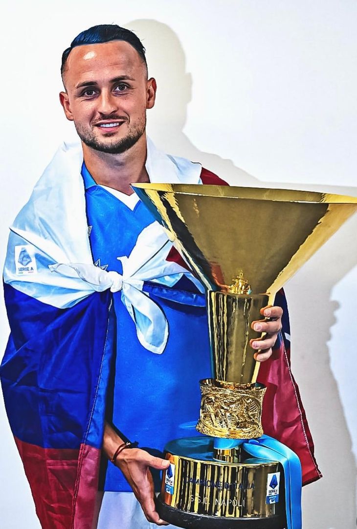 GALLERY Una coppa, mille emozioni: i ritratti dei campioni azzurri col trofeo - immagine 18