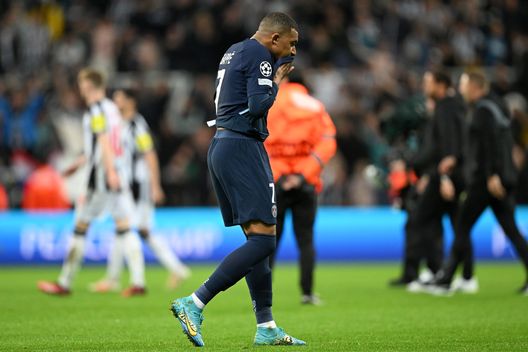 Francia invasa dalle cimici, tifoso Newcastle sfotte Mbappé che diventa “Mbedbug”- immagine 4