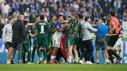 Caos in Bundesliga: la sfida salvezza tra Wolfsburg e Amburgo finisce in una grande rissa