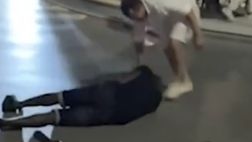 Balotelli, ancora protagonista fuori dal campo: barcolla e cade in strada