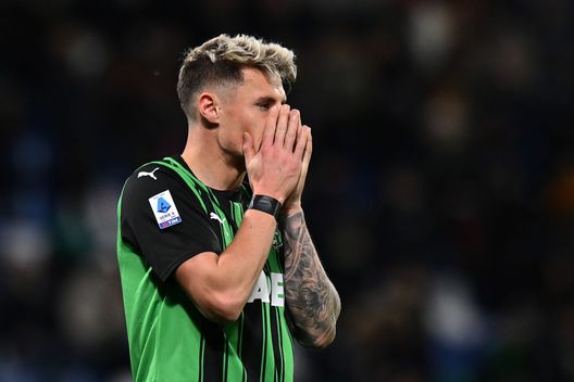 REGGIO NELL'EMILIA, ITALIA - DICEMBRE 22: Andrea Pinamonti del US Sassuolo. Mapei Stadium - Citta' del Tricolore. Dicembre 22, 2023 in Reggio nell'Emilia, Italia (Foto di Alessandro Sabattini/Getty Images) Calciomercato Sassuolo, entrate e uscite: saluta Laurienté, spunta il nome di Insigne- immagine 2