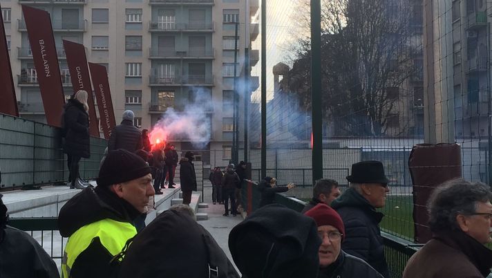 Torino, la ripresa al Filadelfia: bomba carta e accenni di contestazione Torino, la ripresa al Filadelfia: bomba carta e accenni di contestazione - immagine 1
