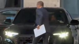 Corsetta inconfondibile: Allegri e quei fogli bianchi tra le mani…