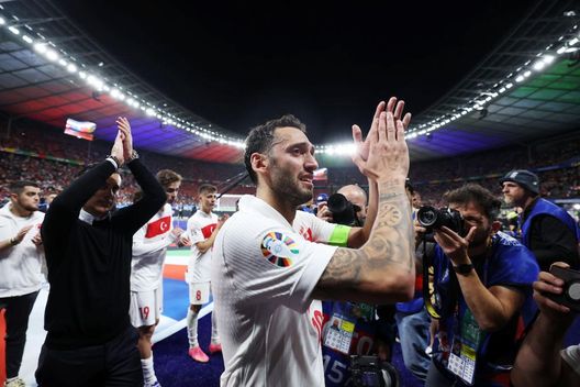 Bayern Monaco, addio definitivo al sogno Calhanoglu: visite mediche per Palhinha- immagine 3