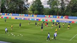 VIDEO / Italia, esercitazione sul possesso. Barella in arancione si “sdoppia”