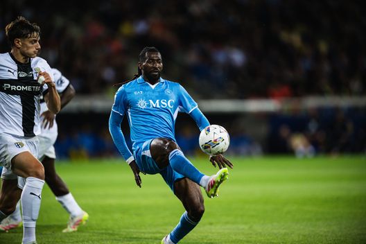 Anguissa, decisivo nella catena di destra ma un aspetto rovina le cose: le pagelle- immagine 4