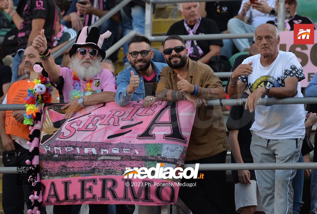 FOTOTIFO Palermo-Lecco, gli scatti ai tifosi al “Renzo Barbera” (GALLERY) - immagine 96