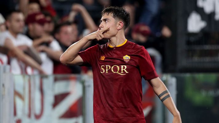 ROME, ITALY - JUNE 04: Paulo Dybala of AS Roma celebrates after scoring their sides second goal from the penalty spot during the Serie A match between AS Roma and Spezia Calcio at Stadio Olimpico on June 04, 2023 in Rome, Italy. (Photo by Paolo Bruno/Getty Images) Roma, Paredes si sbilancia: “Voglio portare Dybala con me al Boca” - immagine 1