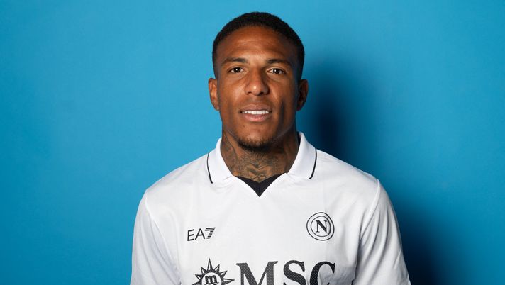 CASTEL DI SANGRO, ITALY - JULY 28: SSC Napoli player Michael Folorunsho signs a contract extension until 2029 with the club on July 28, 2024 in Castel di Sangro, Italy. (Photo by SSC NAPOLI/SSC NAPOLI via Getty Images) Il Napoli aveva venduto Folorunsho all’Atalanta! Il clamoroso retroscena – Sportitalia - immagine 1