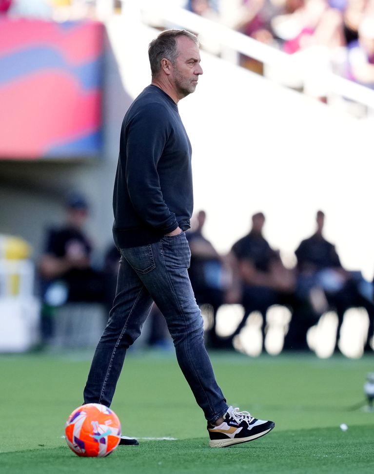 Hansi Flick durante la sfida contro il Real Madrid (Foto di Alex Caparros/Getty Images) Barcellona, un anno di Hans Flick: il tedesco ha ripreso i catalani dalle ceneri- immagine 3