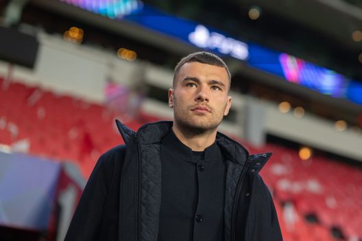 EINDHOVEN, NETHERLANDS - OCTOBER 20: Alessandro Buongiorno of SSC Napoli walks around the Philips Stadion ahead of the UEFA Champions League group stage match between PSV Eindhoven and SSC Napoli on October 20, 2025 in Eindhoven, Netherlands. (Photo by SSC NAPOLI/SSC NAPOLI via Getty Images)