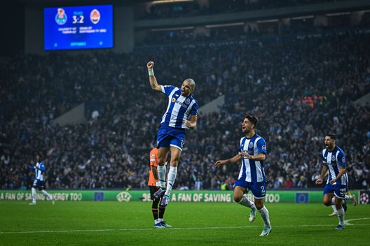 (Photo by Octavio Passos/Getty Images) Cinque gol in Champions: il Porto vende le bandierine e le reti della partita!- immagine 6