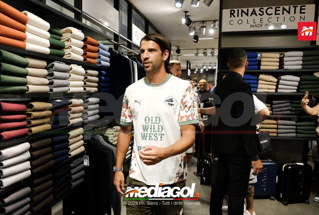 FOTO, i tifosi rosanero incontrano i propri beniamini alla Rinascente (Gallery) - immagine 8