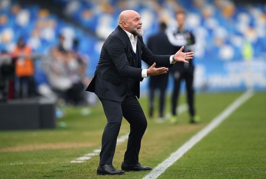 NAPLES, ITALY - JANUARY 14: Serse Cosmi Perugia coach gestures during the Coppa Italia match between SSC Napoli and Perugia on January 14, 2020 in Naples, Italy. (Photo by Francesco Pecoraro/Getty Images) Torino, ecco il Crotone: anche Cosmi deve far fronte a numerose assenze- immagine 2