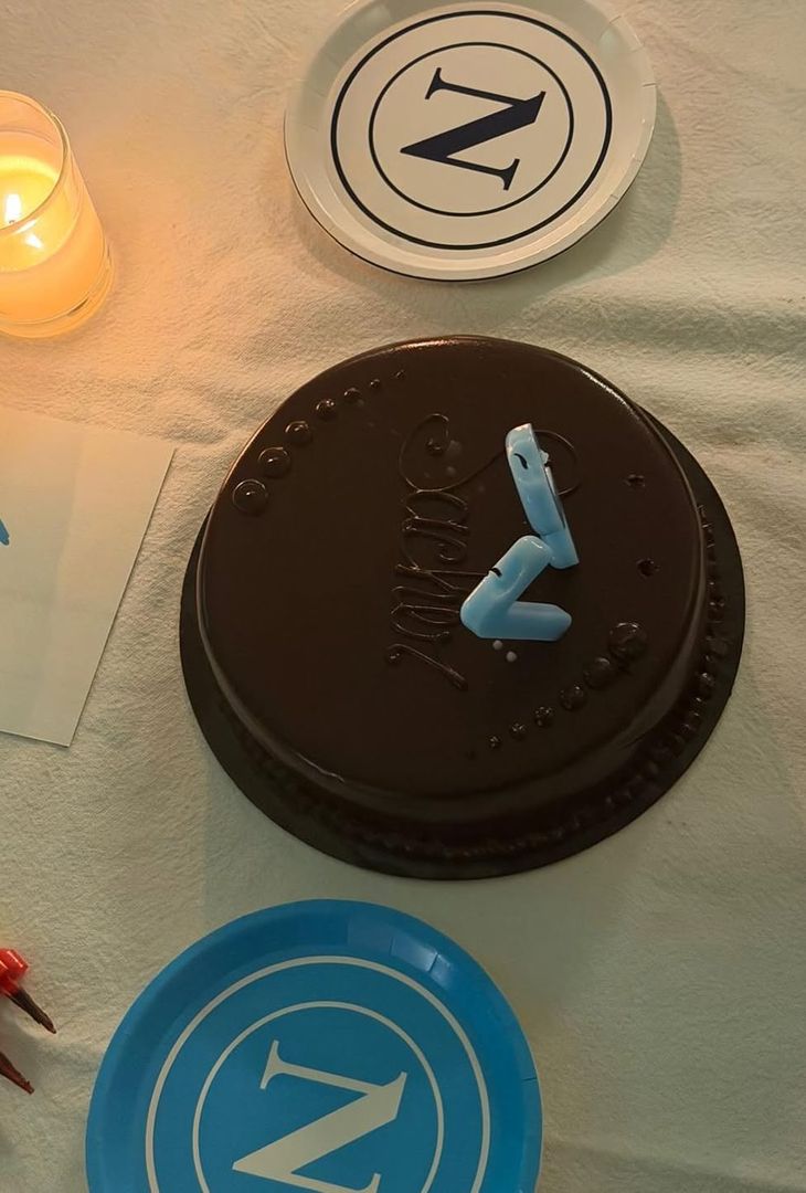 Cena speciale per Beukema, compleanno a tema Napoli per il difensore – LA GALLERY - immagine 2